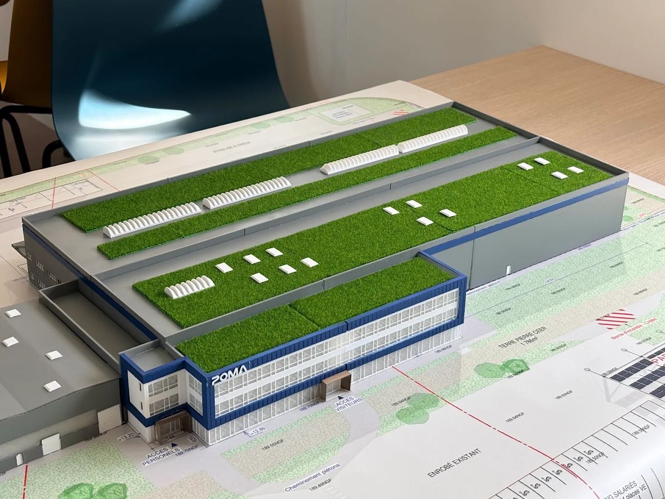 Maquette architecturale de bâtiment industriel imprimée en 3D pour un projet client